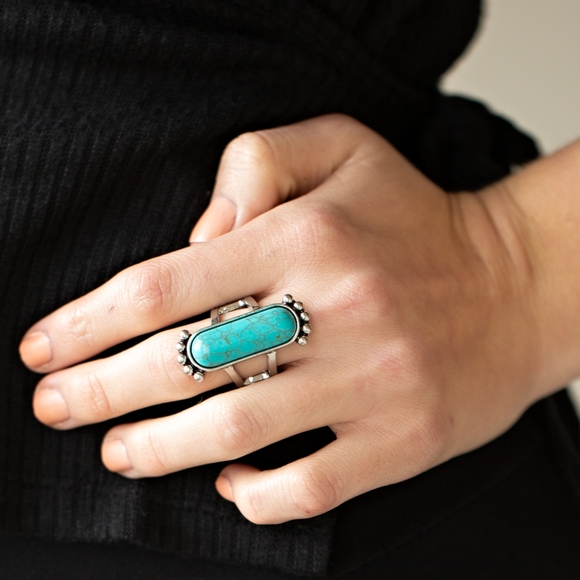 A ring - Picture 2 of 2